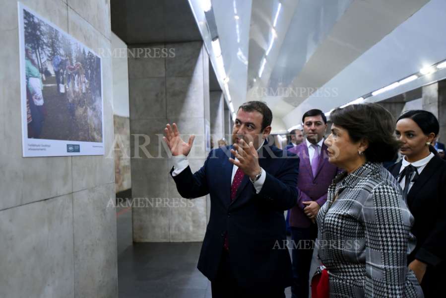 Aram Ananyan director of ARMENPRESS represent photo story of Belarusian tradition