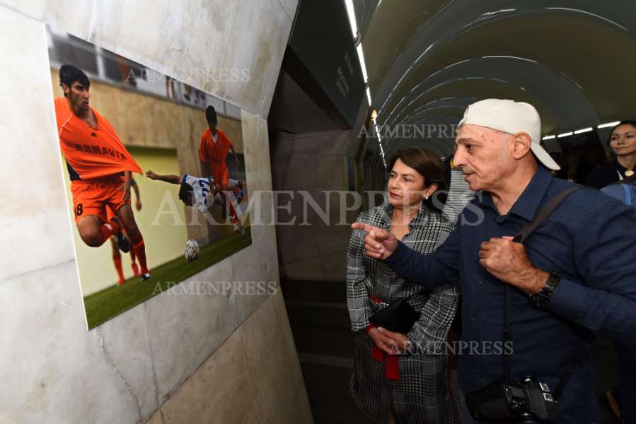 First Lady Nune Sarkissian tours 1st Armenian International Photo Festival exhibition at Eritasardakan Metro station